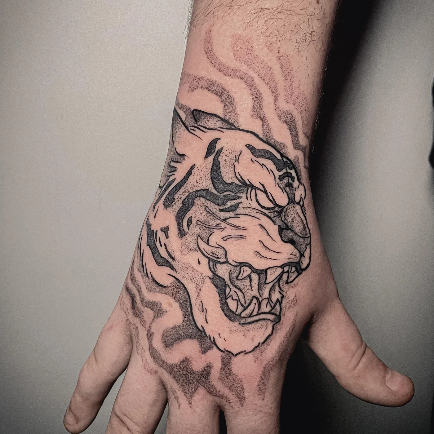 Tatuaje blackwork de un tigre, ESAP Madrid Tatuaje blackwork de un tigre, ESAP Madrid