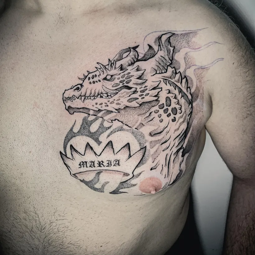 Tatuaje ilustrativo de un dragón en el pecho, ESAP Madrid Tatuaje ilustrativo de un dragón en el pecho, ESAP Madrid