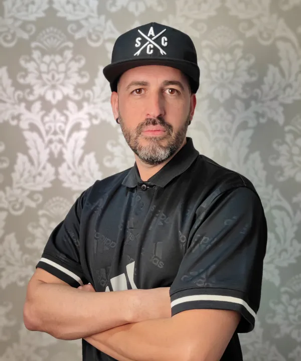 Peter · japonés tradicional y anime Pedro «Peter» Escolano, tatuador de japonés tradicional y anime en ESAP Madrid